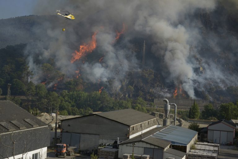 Rural.- Estabilizado el incendio de Ribas de Sil (Lugo), que asciende a 180 hectáreas