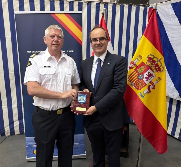 La Embajada de España en Canadá y familias del Pitanxo reconocen el trabajo del coordinador del rescate
