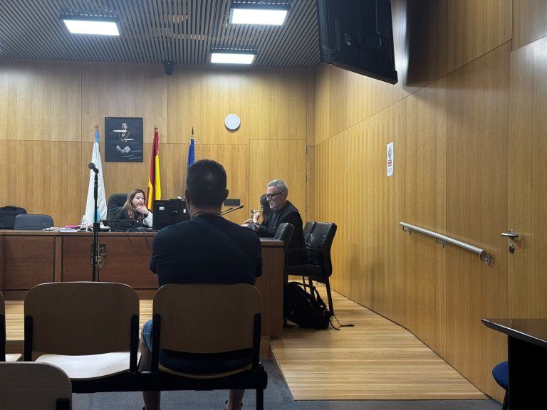 Piden dos años de cárcel para un celador acusado de un delito de agresión sexual a una compañera de trabajo en el CHUO