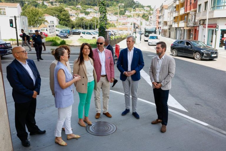 Rueda destaca la inversión de 1,7 millones para convertir la avenida Pazos Fontenla de Bueu en «bulevar accesible»