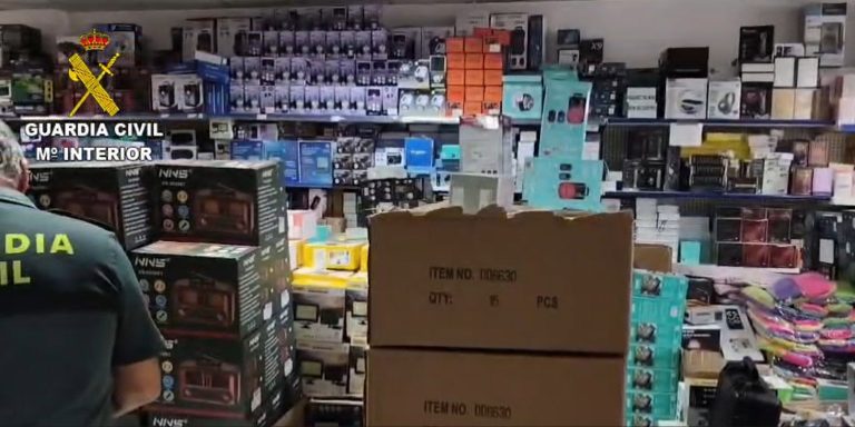 Incautados más de un millar de artículos de un bazar de Soutomaior (Pontevedra) por graves problemas de seguridad
