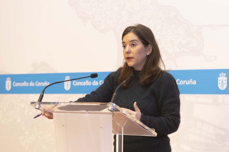 La alcadesa de A Coruña reivindica la puesta a disposición del parque público de viviendas para los miles de demandantes