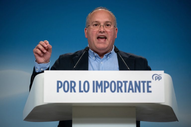 El PP renueva 11 candidaturas de las 20 capitales que gobierna, incluida la de Ourense, y mantiene 30 alcaldes
