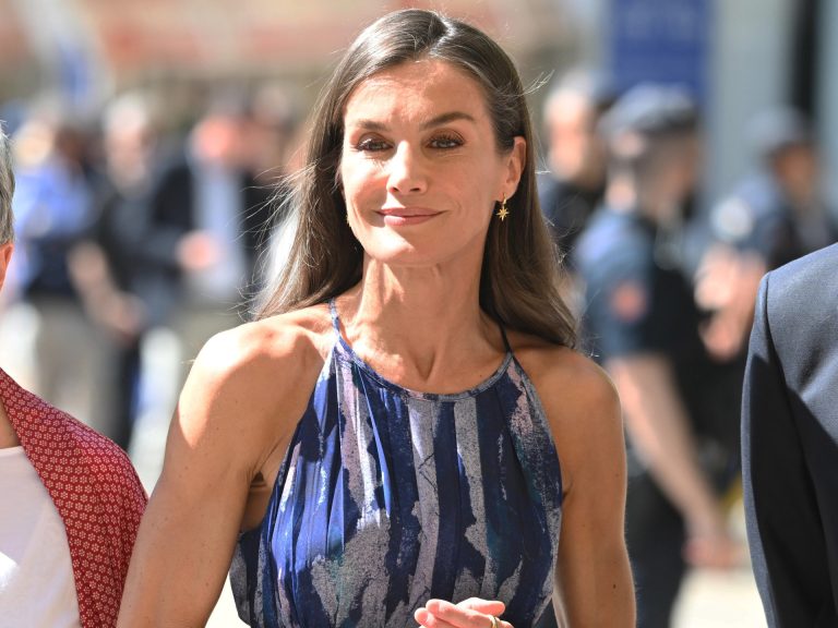 La reina Letizia visitará el viernes Adolfo Domínguez en San Cibrao das Viñas con motivo del 50 aniversario de la firma
