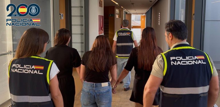 Sucesos.- A prisión tres detenidas en Vigo por varios robos de joyas y dinero en el interior de viviendas