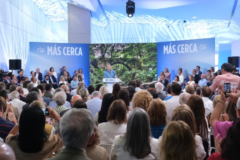 Crónica.- El PP arranca en Santiago su camino hacia a las municipales: «Ganar, ganar, ganar y volver a ganar»