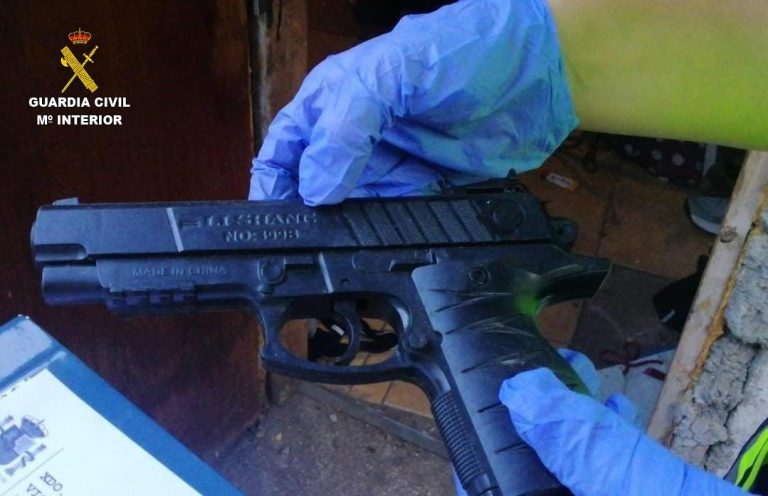 Sucesos.- Desarticulan una banda de cinco miembros que asaltaron armados varios bares del sur de Pontevedra