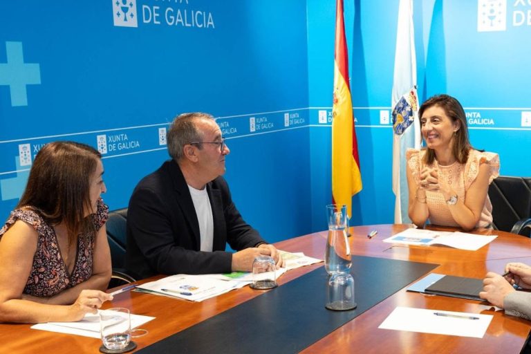 La Xunta analiza con el alcalde de Bóveda el acondicionamiento de un robledal para convertirlo en una zona de ocio