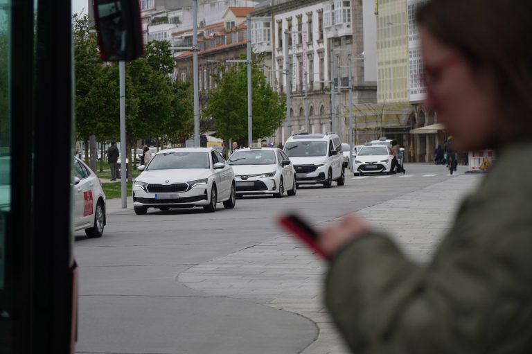 La alcaldesa de A Coruña, sobre un área de prestación conjunta del taxi: «La realidad actual es supramunicipal»