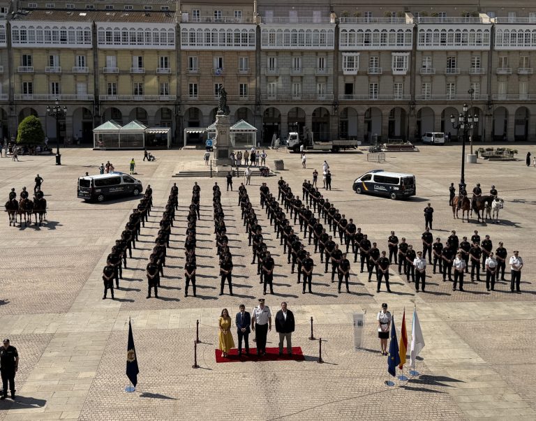 Un centenar de agentes de la Policía Nacional en prácticas inician su formación en las comisarías gallegas