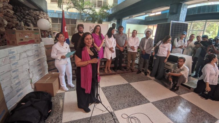 La eurodiputada del BNG denuncia el bloqueo «criminal» de EE.UU en Cuba tras participar en la iniciativa ‘Rumbo a Cuba’