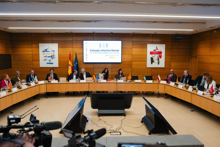 Sanidad convoca este miércoles un CISNS extraordinario para abordar el Estatuto Marco y las listas de espera