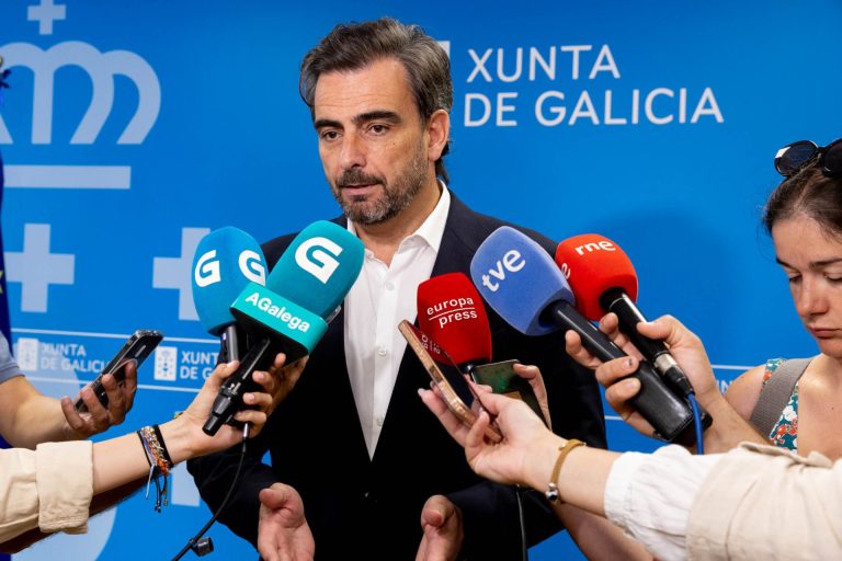 La Xunta urge acelerar el traspaso de permisos de trabajo a extranjeros a la espera de otra valoración técnica estatal