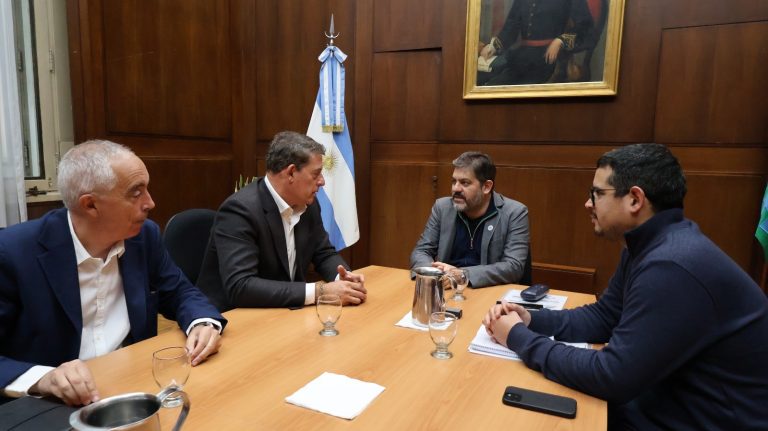 Besteiro se reúne con el Gobierno de Buenos Aires para tejer alianzas progresistas y «frenar a la extrema derecha»