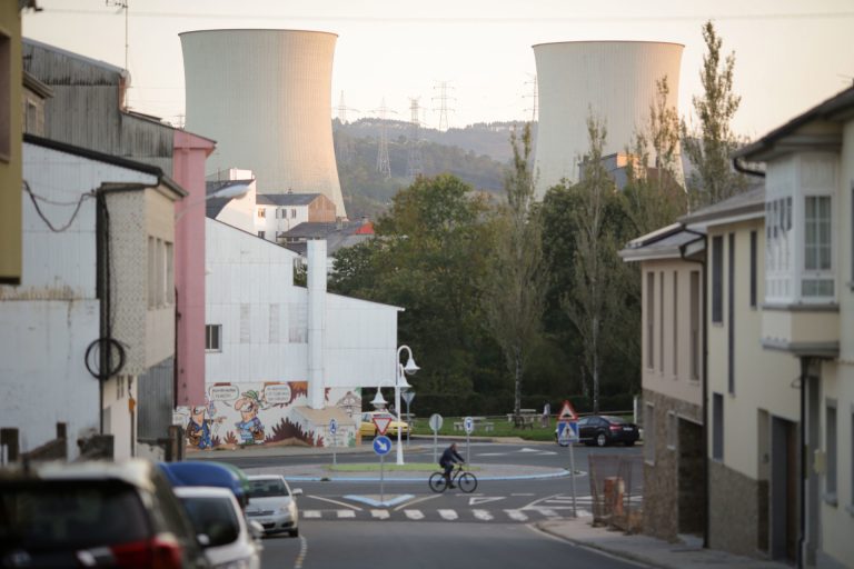 La Asociación de Patrimonio Industrial de As Pontes vuelve a reclamar garantías para la protección de la chimenea