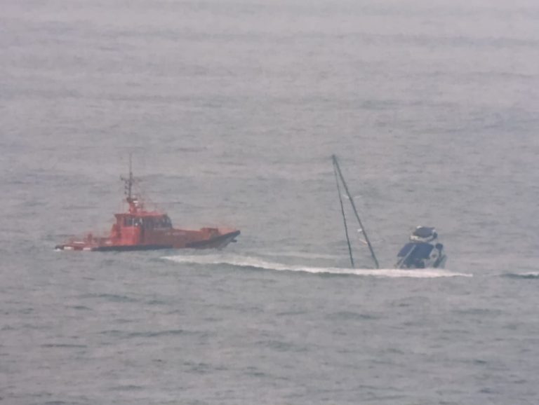 Orcas hunden un velero en Estaca de Bares, con dos tripulantes rescatados, tras tres incidentes previos en la zona