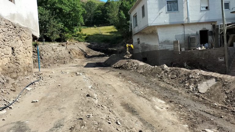 La Diputación de Ourense finaliza en Viana do Bolo las tareas de limpieza y retirada de escombro tras las riadas