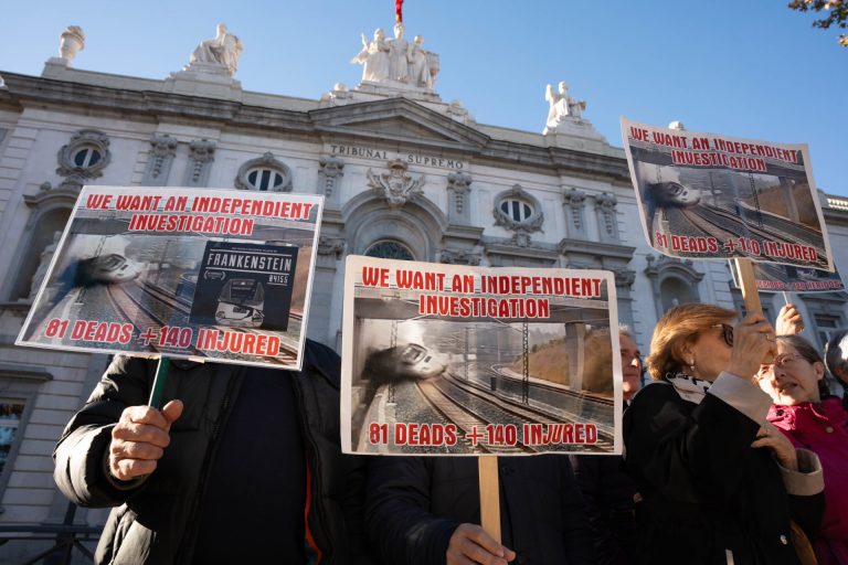Angrois.- Víctimas exigen «una petición pública de perdón institucional» por el trato durante 13 años