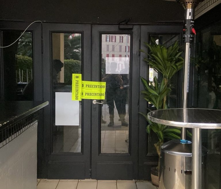Precitando un pub en Sanxenxo por desobedecer una orden de cierre: se enfrenta a una multa de hasta 300.000 euros