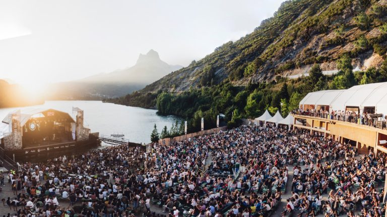 Valeria Castro y Carlos Ares conquistan un Pirineos Sur con entradas agotadas en una noche marcada por la emoción