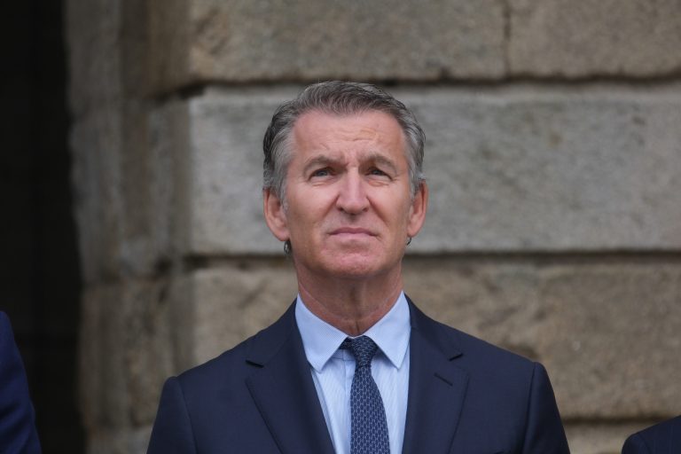 Feijóo llama a ser «responsables» y combatir «juntos» los incendios: «Vamos a refrescar el ambiente político»