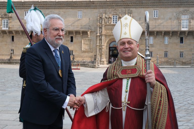 Santalices pide en la Ofrenda al Apóstol «unidad» política sobre el gallego y parar los «totalitarismos tecnológicos»