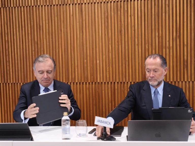 Rural.- Escotet traslada su «solidaridad» a los afectados por los incendios y valora la «labor titánica» del dispositivo