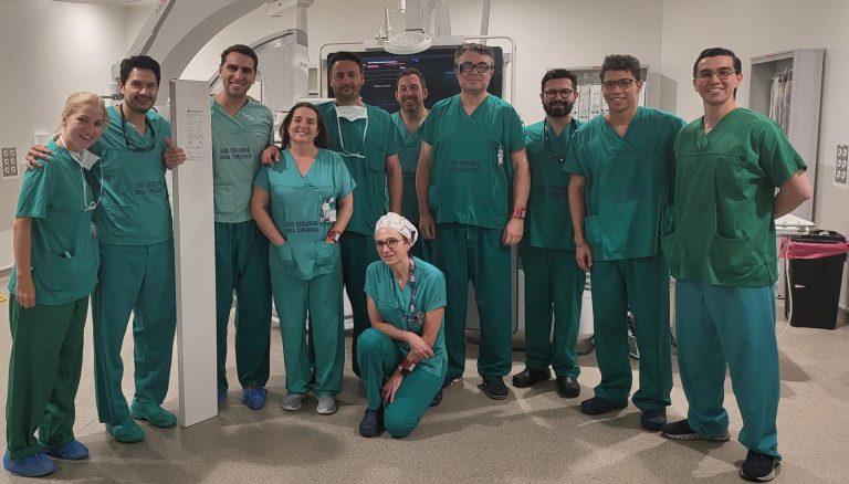 El Álvaro Cunqueiro estrena una nueva válvula para la insuficiencia aórtica por primera vez en España