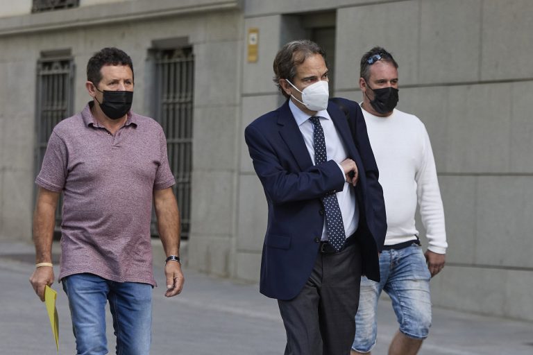 Los acusados del ‘Villa de Pitanxo’ no acuden a recoger el auto de apertura de juicio y el juez les cita el 5 de agosto