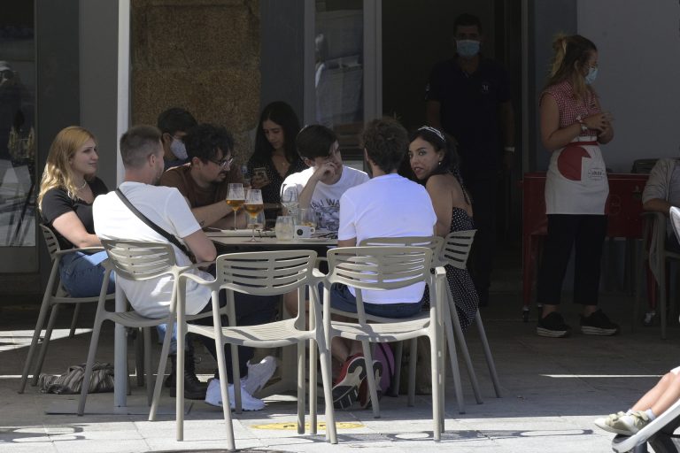 Sindicatos convocarán paros en hostelería y la alcaldesa de A Coruña pide «sensibilidad» a la patronal con sus demandas