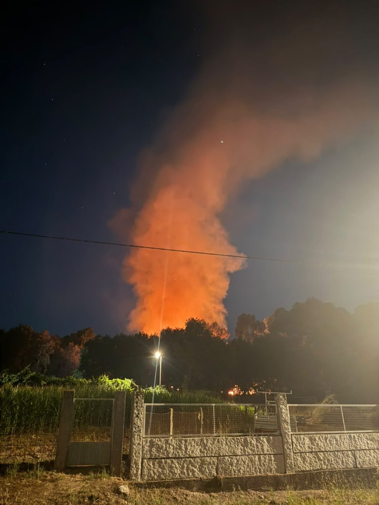 Rural.- Estabilizado el nuevo incendio forestal en Boborás (Ourense)