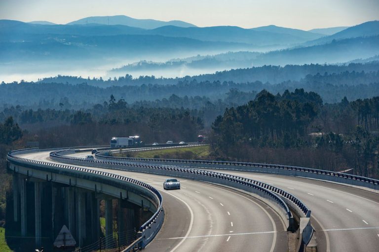 AV.- La concesionaria de la AP-9 gana 45,93 millones de euros en el primer semestre, un 3,05% más