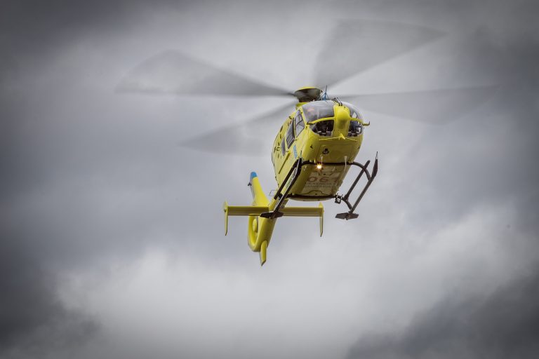 Trasladan en helicóptero a una persona tras sufrir un atropello en Padrón (A Coruña)