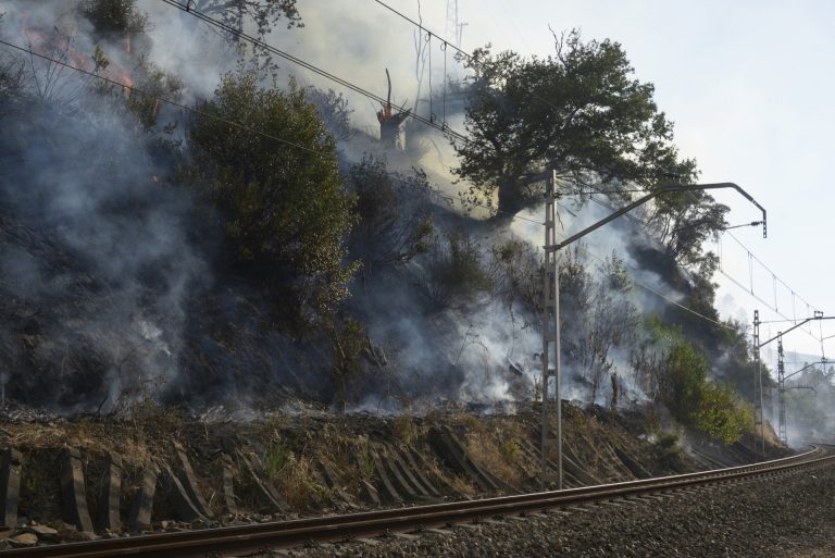 El BNG exige «contundencia» a la Xunta para que Adif cumpla la ley de incendios