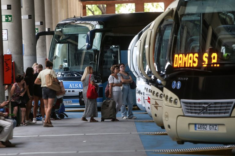 La Xunta denuncia que el mapa estatal de buses «reduce un 32%» las rutas con parada en Galicia y presenta alegaciones