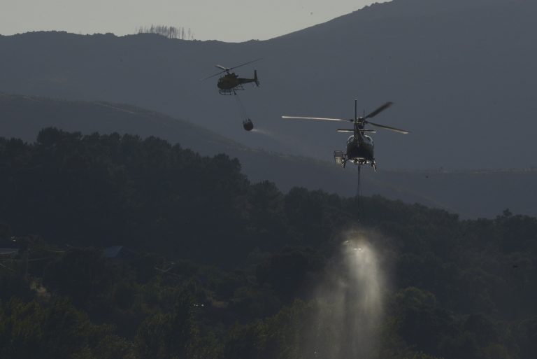 Rural.- Controlado el incendio de Monfero (A Coruña) y estabilizado el de Ourol (Lugo), ambos de 30 hectáreas