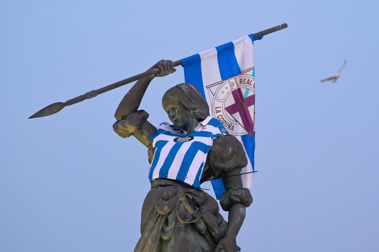 El Deportivo de A Coruña estrena nuevo himno, ‘Voa’ de Xoel López, con la colaboración de la OSG y Susana Seivane