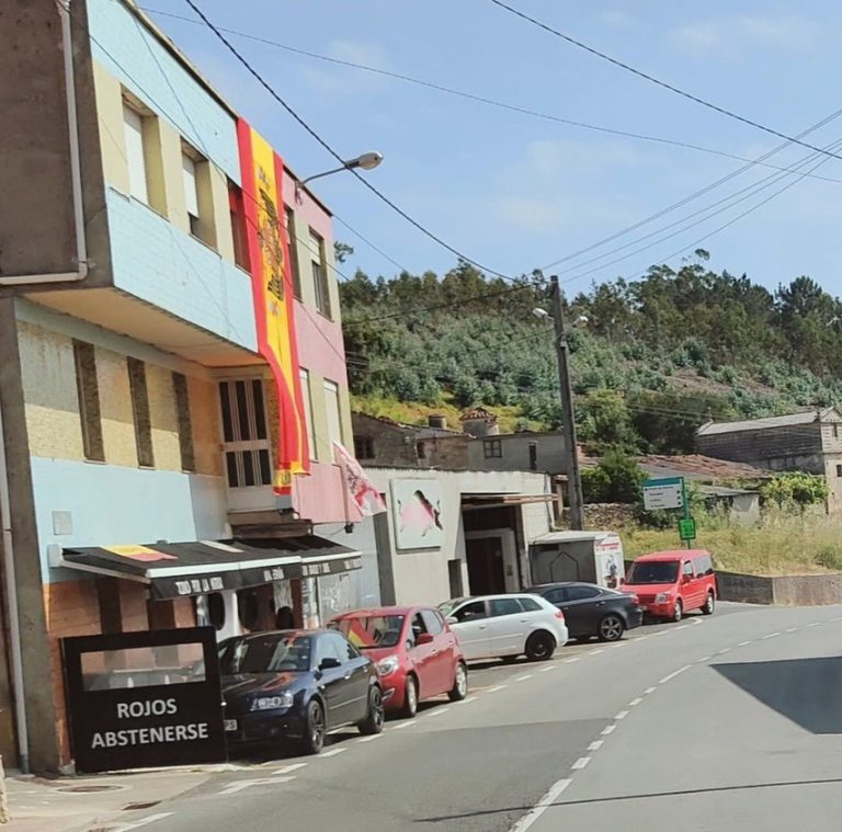 Inician un procedimiento por posible vulneración de derecho de admisión en un bar de Arteixo con simbología franquista
