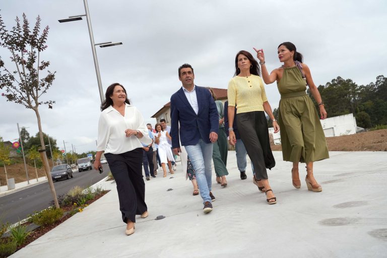 Mos (Pontevedra) estrena la humanización de las avenidas de Puxeiros y O Rebullón, a la que se destinaron 1,2 millones