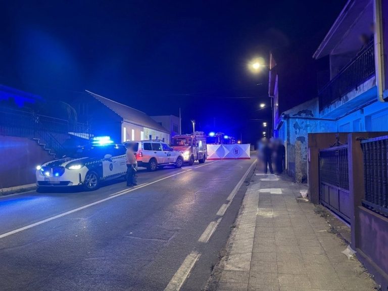 Sucesos.- Fallece un joven tras salirse de la vía y chocar contra el muro de una casa en A Pobra do Caramiñal (A Coruña)