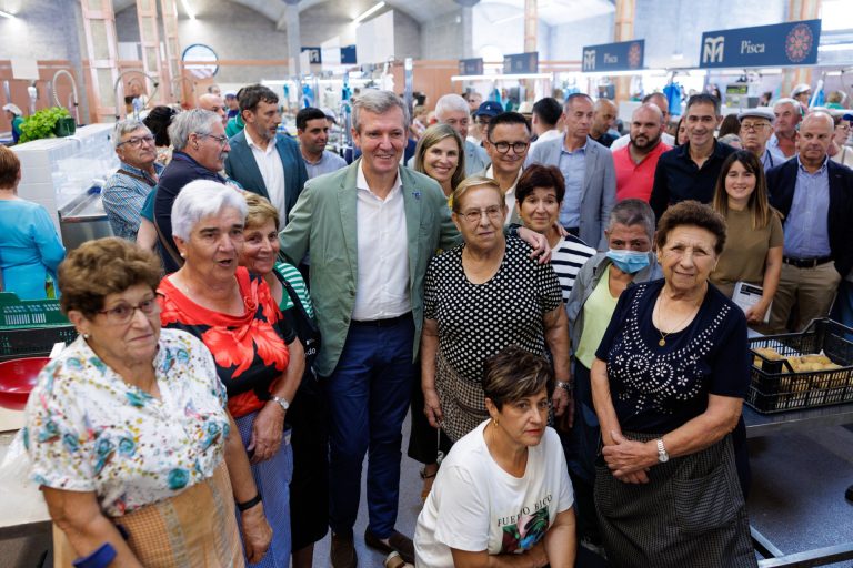 Rueda destaca el mercado municipal de Ponteareas como ejemplo de la apuesta de la Xunta por modernizar plazas de abastos