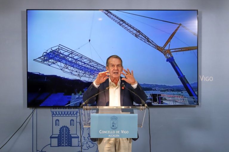 El Ayuntamiento alzará este miércoles el segundo tramo de la estructura de la cubierta de la grada de Gol de Balaídos