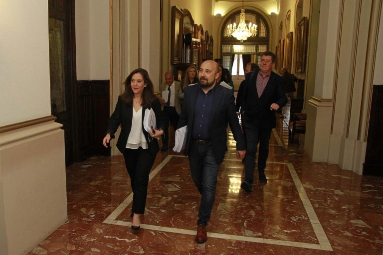 El PSOE archiva la denuncia de dos exconcejalas contra la alcaldesa de A Coruña y el portavoz local por supuesto acoso