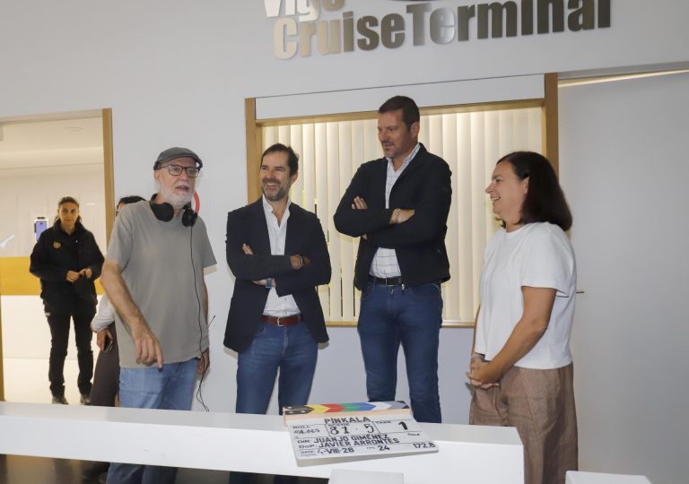 López Campos acompaña en Vigo al equipo de la película ‘Pínkala’ durante su grabación en Galicia