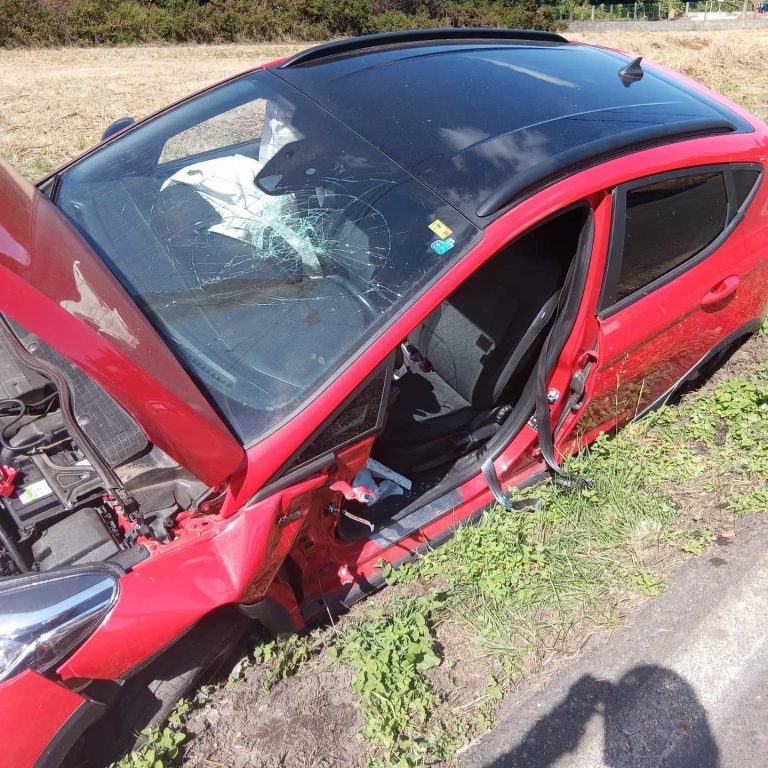Sucesos.- Los servicios de emergencias excarcelan a una persona que sufrió una salida de vía en Teo (A Coruña)