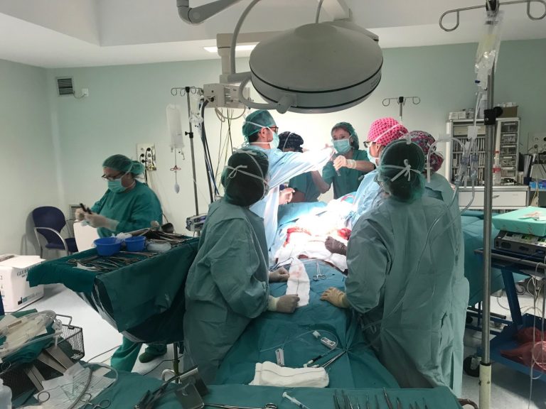 El DOG publica la oferta de empleo público para 25 puestos de difícil cobertura de médico de urgencias en el CHUO