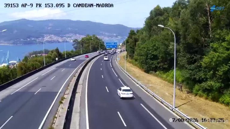 Retenciones y tráfico lento en la AP-9 a la salida de Vigo tras una colisión en cadena entre al menos cinco coches