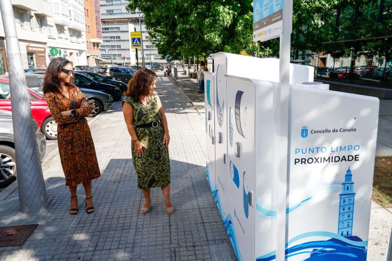El Ayuntamiento de A Coruña inaugura los primeros 14 puntos limpios de proximidad