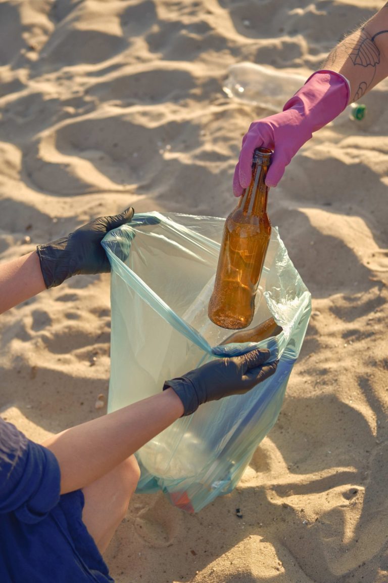 La Xunta lanza una guía de buenas prácticas para reducir la presencia de residuos en las playas gallegas