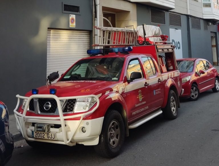 Sucesos.- Un incendio en la cocina de una vivienda de Cedeira (A Coruña) provoca quemaduras a un padre y a un hijo